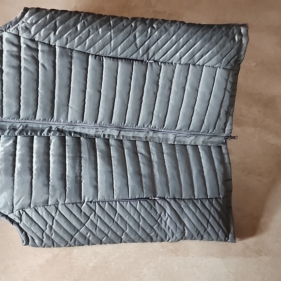 NEW Keren Hart Vest - Picture 4 of 10